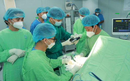 Cô gái 19 tuổi được phẫu thuật sau 17 năm mang khối u khổng lồ vùng mặt Cô gái 19 tuổi được phẫu thuật sau 17 năm mang khối u khổng lồ vùng mặt